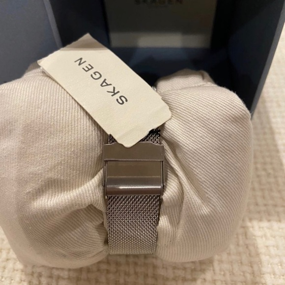 COPY - Brand new Skagen women watch main image 5